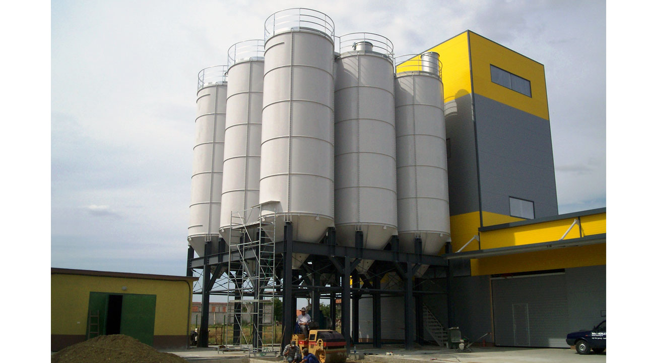 Impianto con silos acciaio