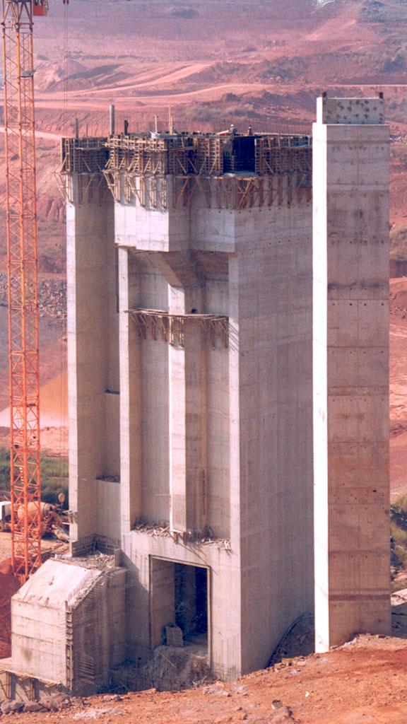 Torre di presa diga